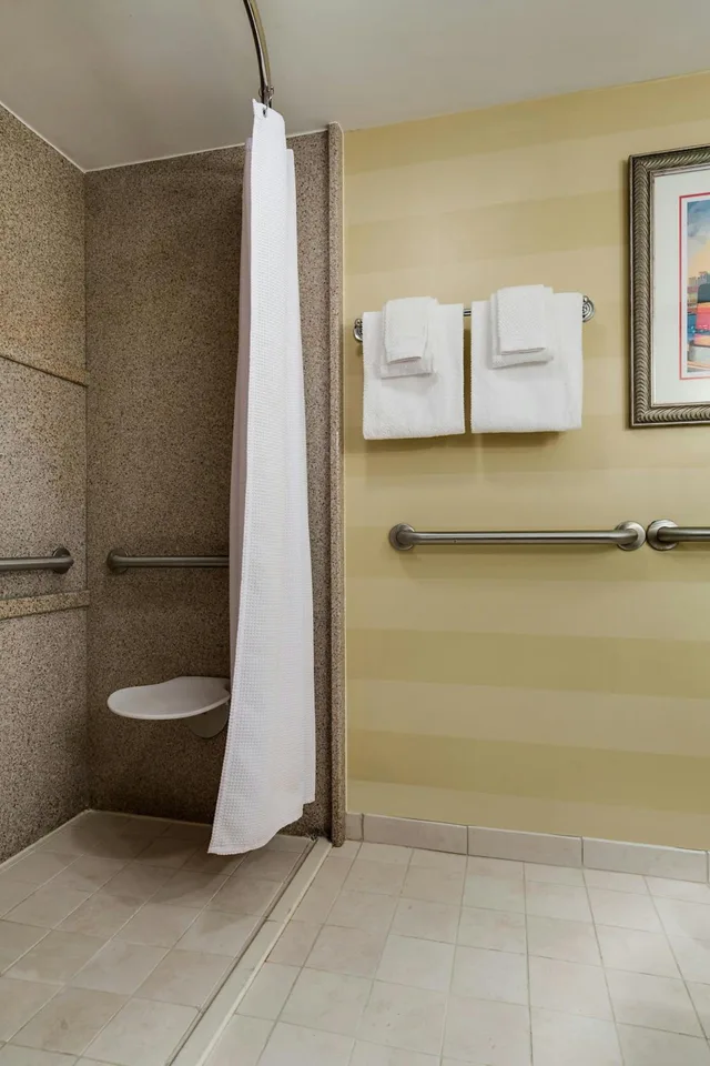 Room, 2 Queen Beds, River View, Renaissance Mobile Riverview Plaza Hotel 7/7