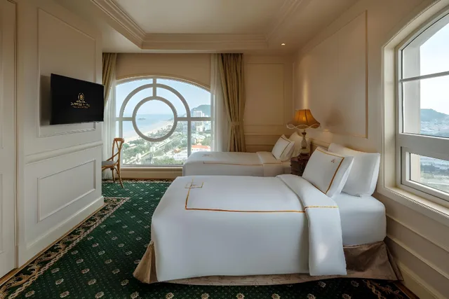 2 Bedrooms, Family Suite, Residence, King and Twin Beds، The Imperial Hotel 1/1