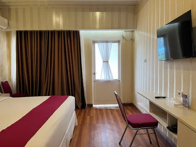 Superior, Queen Bed, Grand Tamaro Hotel Parapat 5/8