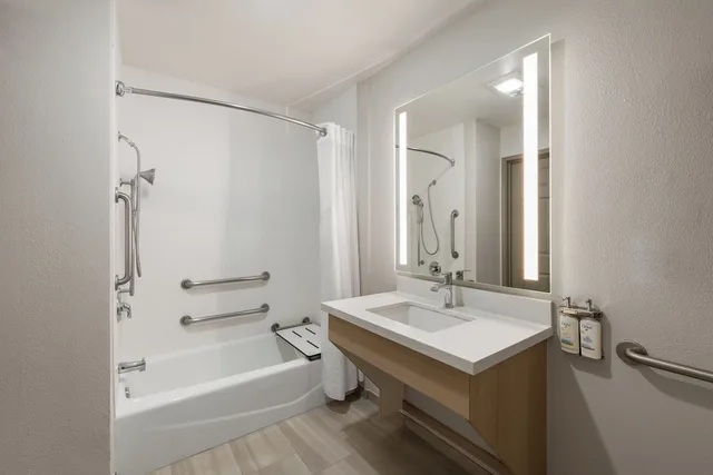 غرفة قياسية بسريرين كوين لذوي الإعاقة، Holiday Inn Express Hotel And Suites Paso Robles 8/8