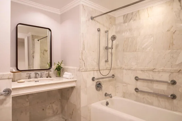 جناح تنفيذي بسرير كينج، The Ritz Carlton Orlando Grande Lakes 5/6