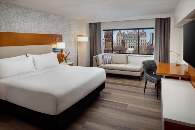 غرفة تنفيذية بسرير كينج، Hilton Albany 3/8
