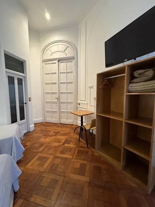 غرفة رباعية بسرير مزدوج وسريرين منفصلين بشرفة، Hotel Frossard 5/7