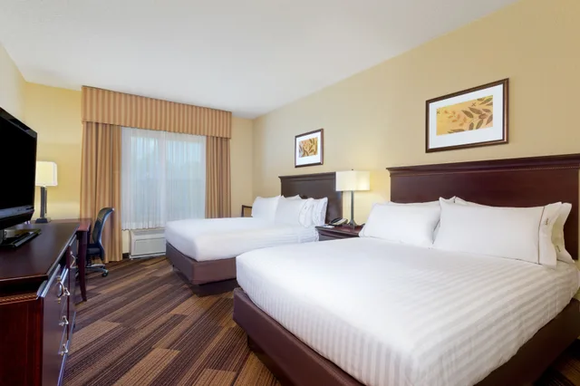 غرفة قياسية بسريرين كوين بشرفة، Holiday Inn Express Hotel And Suites Lakeland North I 4 4/6