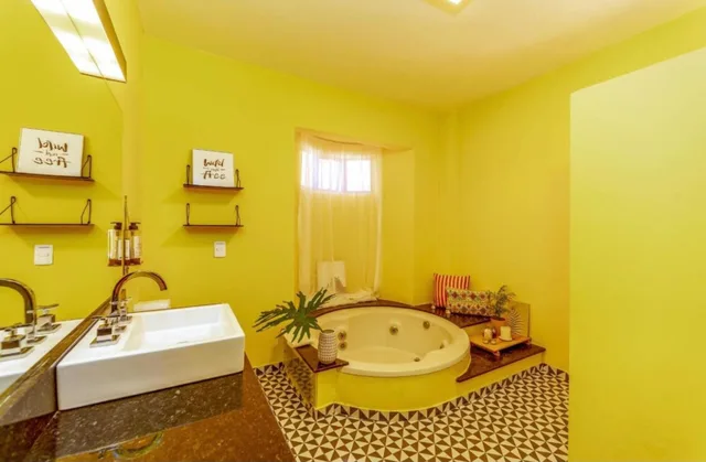 غرفة فاخرة رباعية بسرير كوين بإطلالة على النهر مع سرير سحّاب إضافي، Rizzu Marina Hotel 3/3