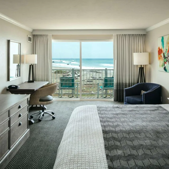 غرفة ديلوكس بسرير كينج، Beachfront Inn 1/7