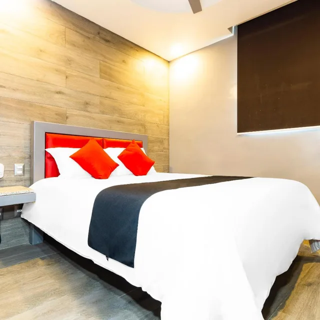 Standard, Hotel Sonora 4/10