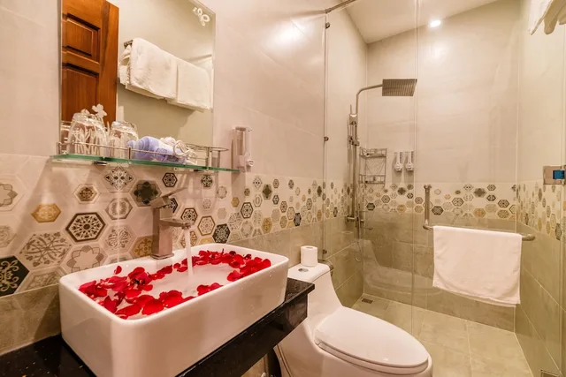 جناح عائلي بسرير كينج وثلاثة أسرّة بإطلالة على المدينة بشرفة، Phong Phu Villa Hoi An 3/3