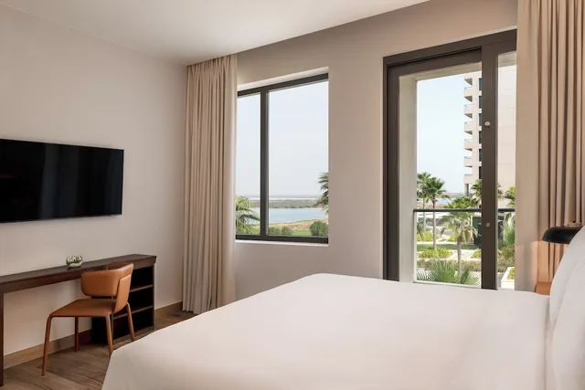 1 King 1 Double 2 Bedroom Suite Theme Park Access، Staybridge Suites Abu Dhabi Yas Island 8/10