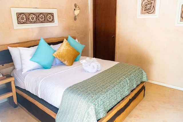 جناح بسرير كينج وسرير فردي بإطلالة على المسبح، Villa Las Estrellas 3/10