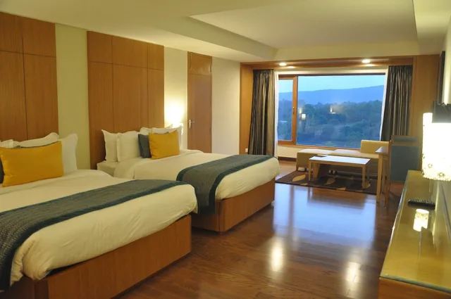 Room, Queen Bed, Valley View، Lemon Tree Hotel Dehradun 1/7