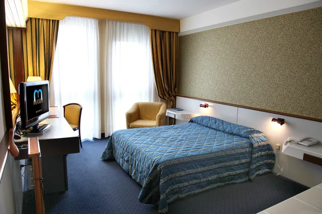 غرفة كلاسيكية بسريرين منفصلين، Maxim Hotel 1/5