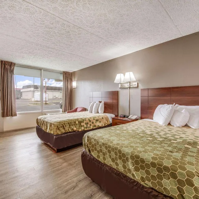 غرفة بسريرين مزدوجين، Econo Lodge Eden, NC 3/8