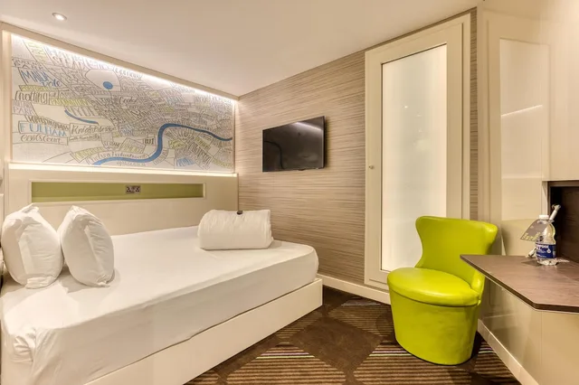 Standard, Double Bed, No Window, Accessible، hub by Premier Inn London Westminster Abbey hotel 2/8