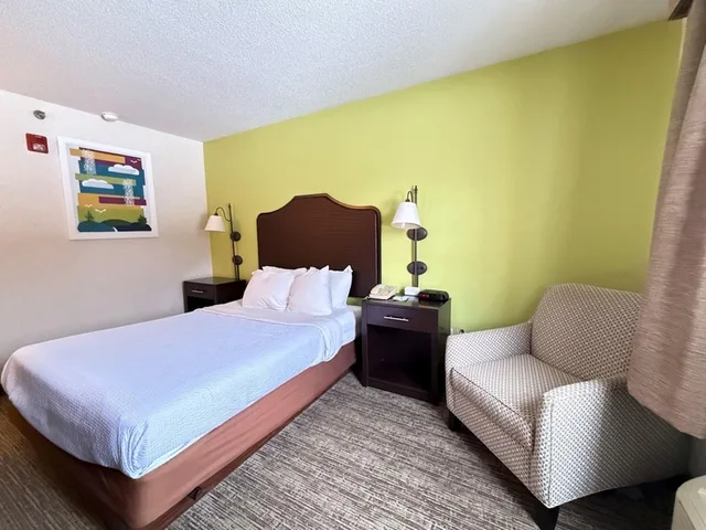 غرفة قياسية بسرير كوين لذوي الإعاقة، SureStay by Best Western Grove City 1/2