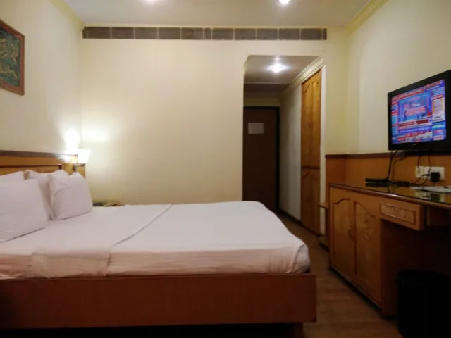 غرفة قياسية بسرير مزدوج، EMPIRES HOTEL 1/8