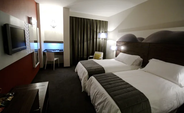 غرفة قياسية بسرير كينج، Southern Sun Rosebank 10/10