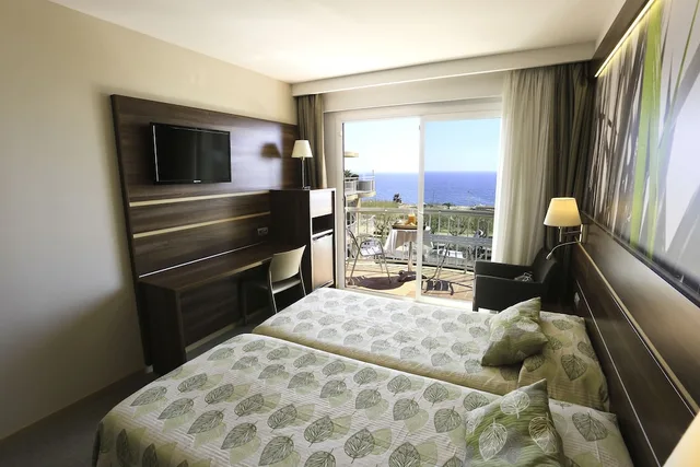 غرفة ثلاثية بسرير كوين بإطلالة على المسبح، Volga Hotel 1/3