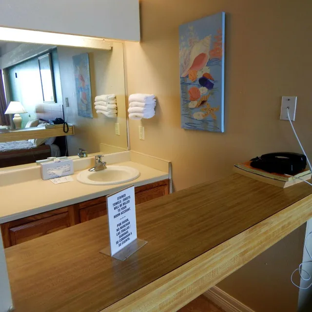 غرفة قياسية بسرير كوين بإطلالة على البحر، Padre South Hotel On The Beach 5/5