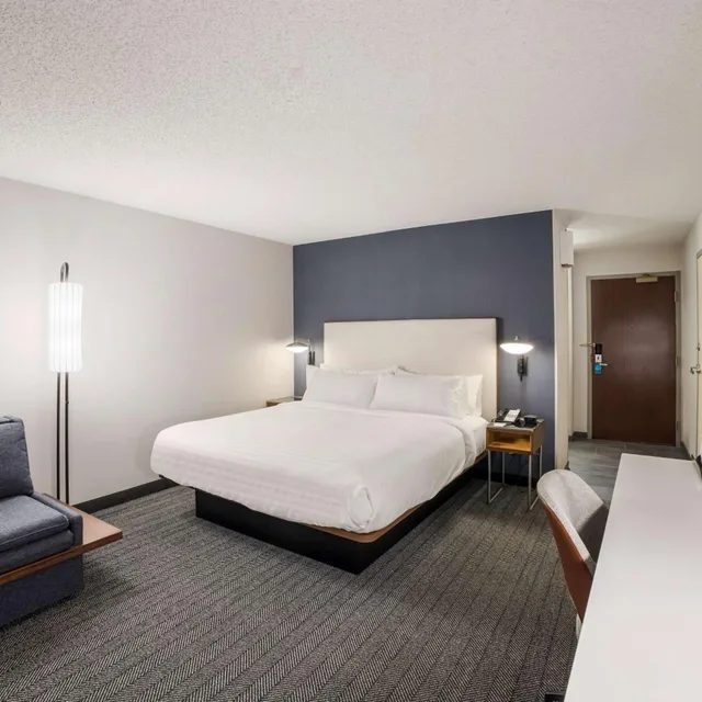 Guest Room, King Bed, Pool or Courtyard View، Sonesta Select Phoenix Chandler 4/10
