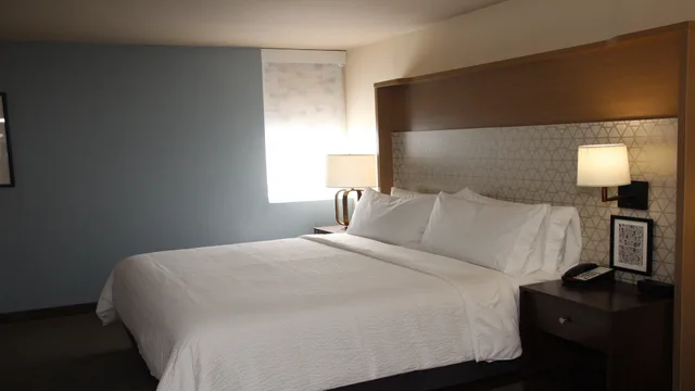 غرفة بسرير كينج، Holiday Inn Metairie New Orleans Airport 3/5
