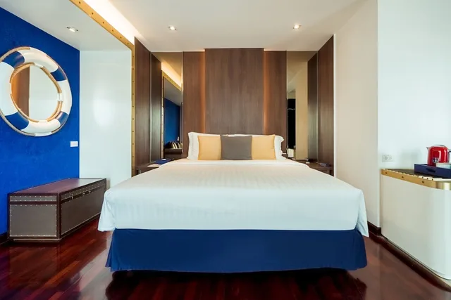 كابينة بسرير مزدوج بإطلالة جزئية على البحر، The Cruise Hotel 10/10