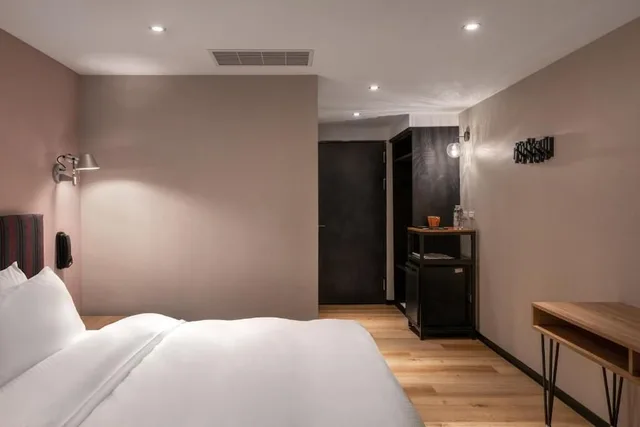 Scenic, Queen Bed, No Window، River Inn Kenting 3/5