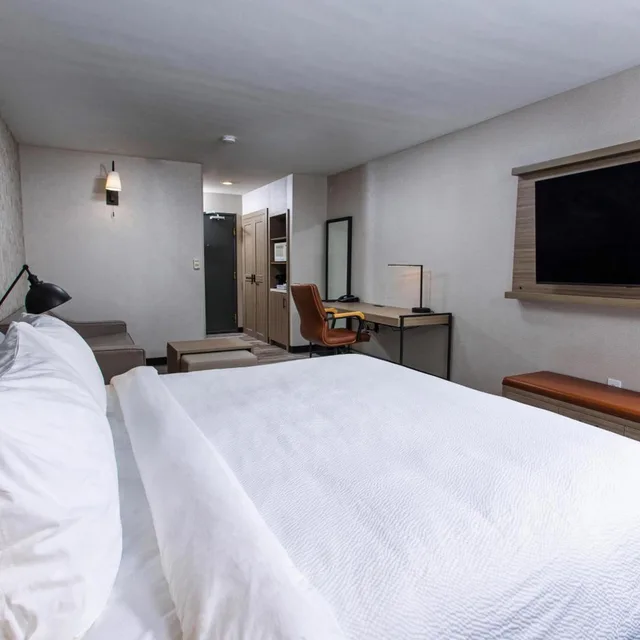 غرفة تقليدية بسرير كينج مع أريكة، Four Points by Sheraton Appleton 2/10
