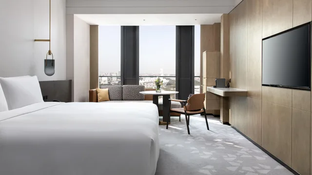 Century, Classic, King Bed, with View، INTERCONTINENTAL Foshan New City 1/3