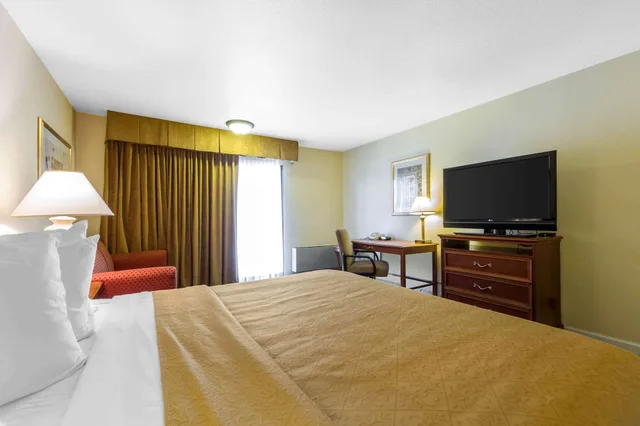 غرفة قياسية بسرير كينج، Quality Inn & Suites South San Jose / Morgan Hill 4/8