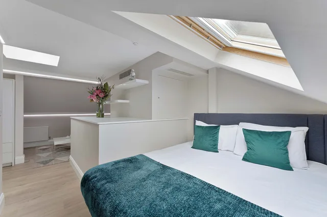 استوديو ثلاثي، Guilford Street Apartments 3/10