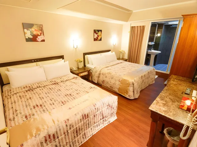 جناح رباعي، Spring Art Hotel 1/1