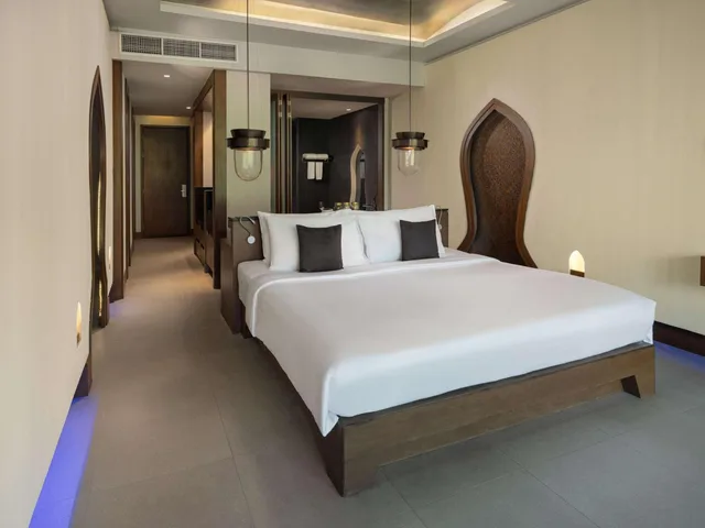 غرفة بريميير بسرير كينج بجاكوزي، Avista Hideaway Phuket Patong MGallery 2/10
