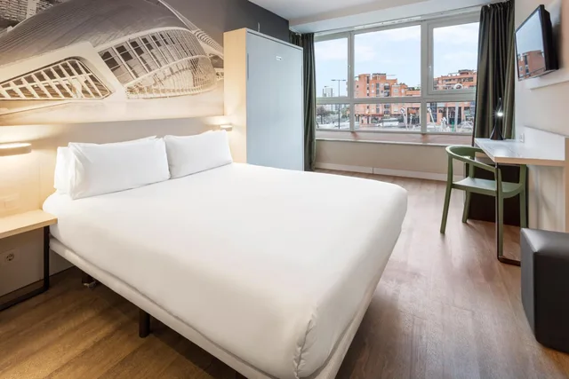غرفة سوبيريور بسرير مزدوج، B&B HOTEL Valencia Arena 1/10