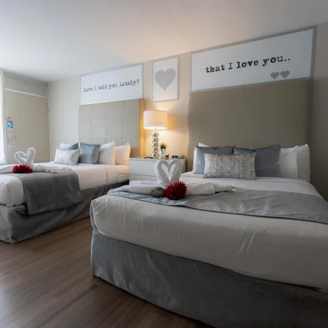 Royal, 2 Queen Beds, Side Pool View، Magic Moment Resort & Kids Club, Dazzler Select by Wyndham 4/8
