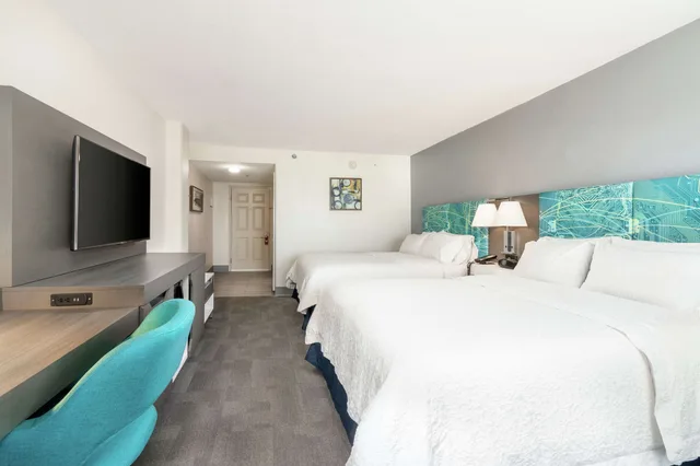 Room, 2 Queen Beds, Balcony, Hampton Inn Daytona Beach Shores 1/5
