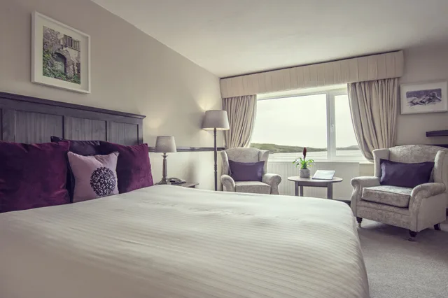 غرفة سوبيريور بسرير كينج بإطلالة على البحر بحوض استحمام، Ardagh Hotel And Restaurant 2/3