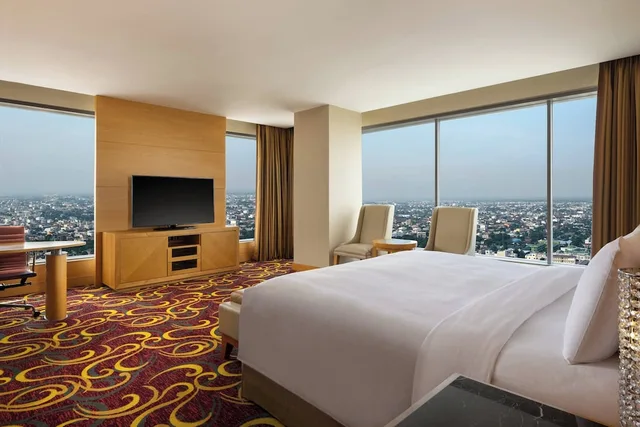 Ambassador, Suite, King Bed، Jw Marriott Medan 1/2