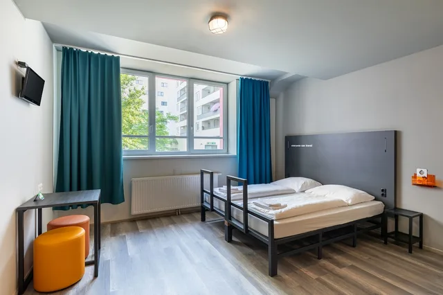 Room, Single, Twin Beds, a&o Wien Hauptbahnhof 1/10