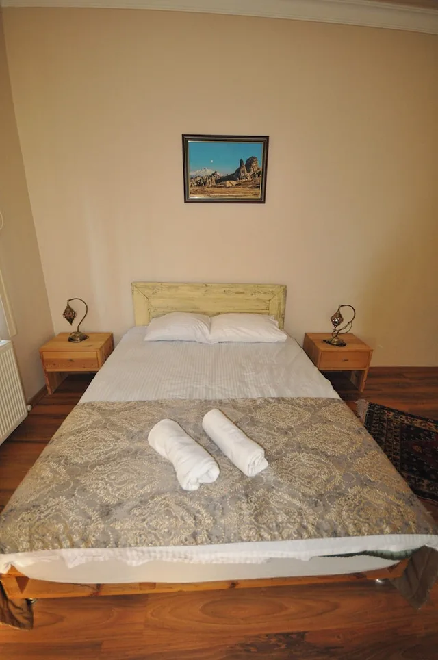 غرفة قياسية بسرير كوين بإطلالة على الحديقة بغرفة نوم واحدة، Uchisar Stone House 3/3