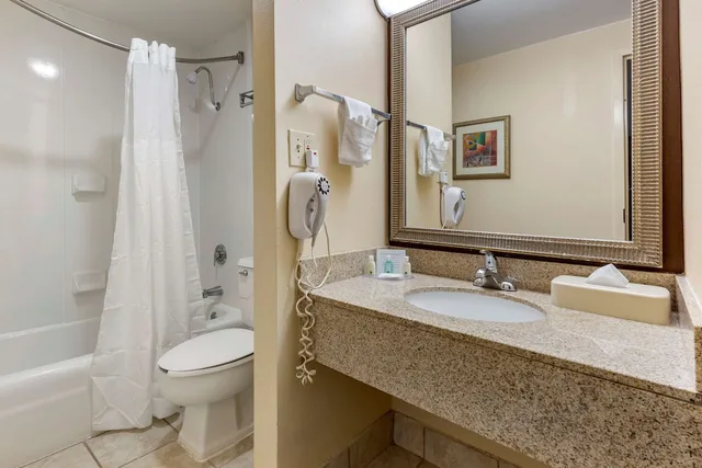 Upgrade, 2 Double Beds, Smoking، Quality Inn And Suites Hanes Mall 2/5