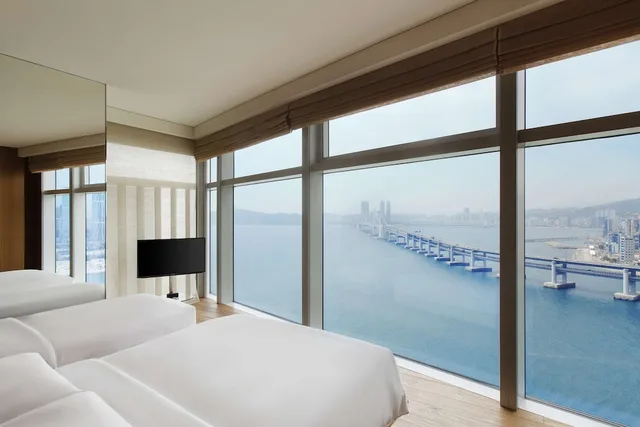 Family Suite, Ocean, Premium, 1 Queen and 1 Single Bed، Park Hyatt Busan 2/5