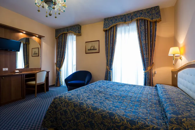 غرفة بسرير مزدوج بإطلالة على البحيرة، Hotel Milan Speranza Au Lac 2/3