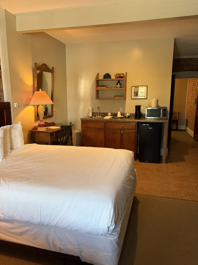 جناح بسريرين كوين، William Watson Hotel 3/7