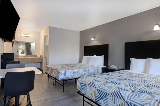 جناح بسرير كوين، Motel 6 Branson West Silver Dollar City 2/10
