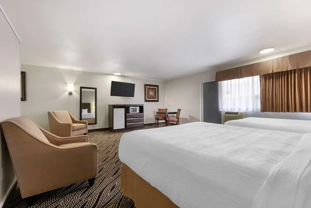 غرفة بسريرين كوين، Best Western Red Carpet Inn 2/5