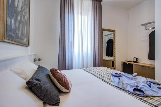 Room, Double Bed, Hotel Bernina 8/10
