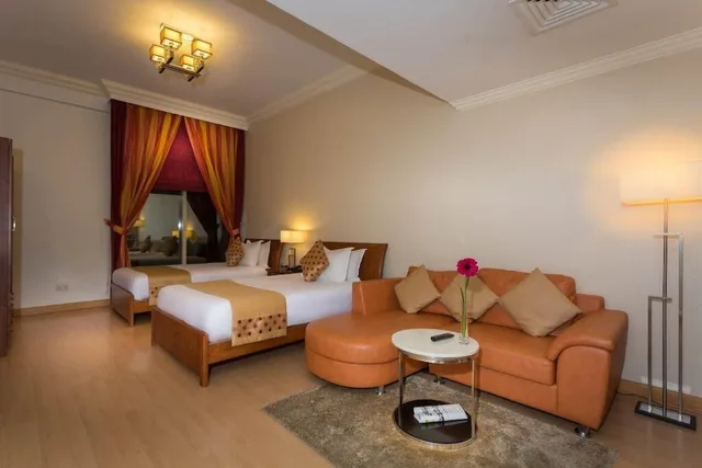 غرفة تنفيذية بسرير كوين، Al Safir Tower 1/4