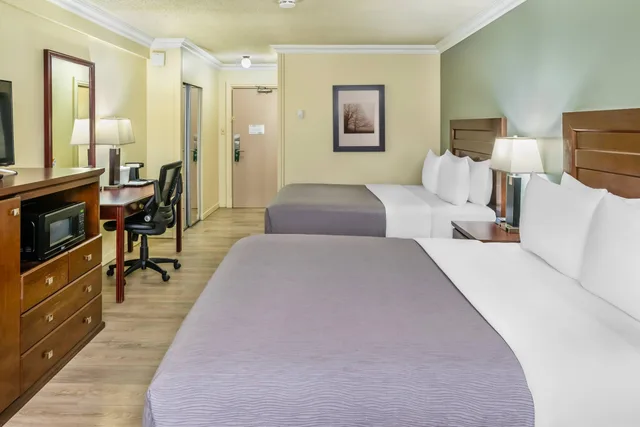 غرفة رباعية بسريرين كوين، Quality Inn & Suites High Level, AB 3/8