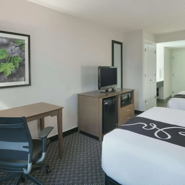 Deluxe, 2 Queen Beds, La Quinta Inn & Suites by Wyndham Rancho Cordova Sacramento 8/9
